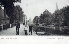 6810 Gezicht in de Stationsstraat en op het Gein te Abcoude (gemeente Abcoude-Baambrugge), uit het noordoosten, met ...